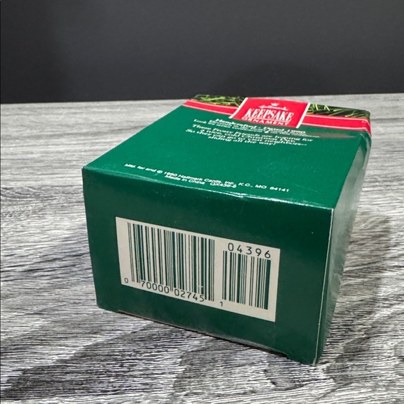 Hallmark | Frosty Friends #11 (1990) - Vintage Collectible Keepsake Ornament - Picture 8 of 17